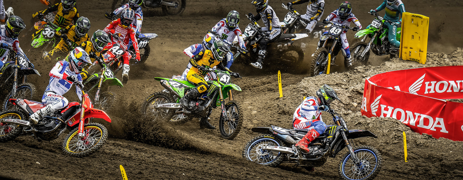 MOTOCROSS START ACTION 